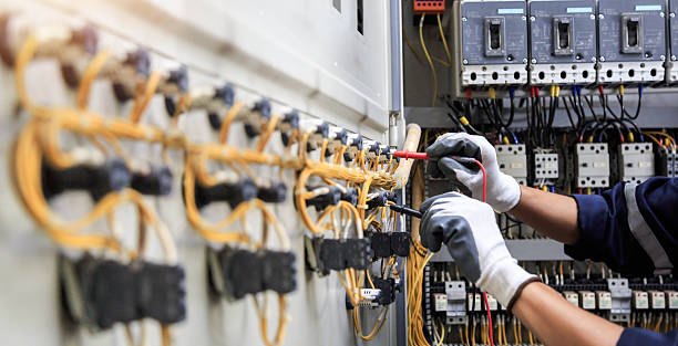 Professional Electrician technician working in Tonganoxie, KS